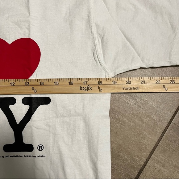 VOLCOM I ❤️ NY Graphic Tee Men’s Size Medium - Picture 4 of 5